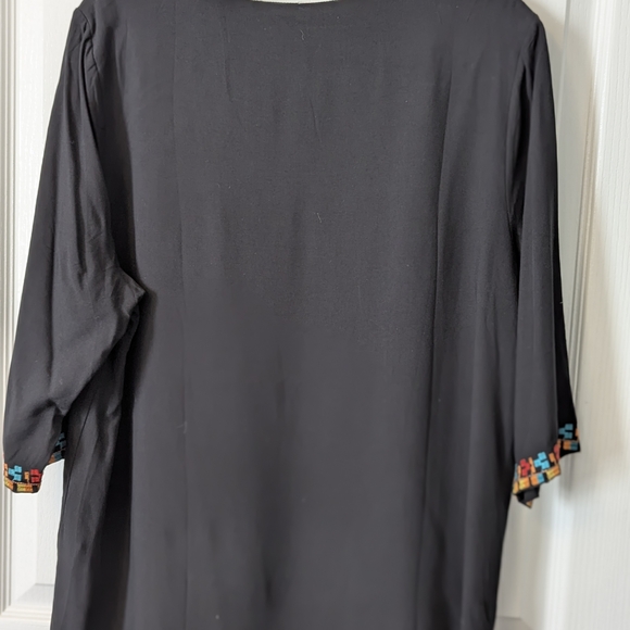 Beautiful Embroidered Women's Top, Soze Medium, Full Cut - Picture 4 of 6